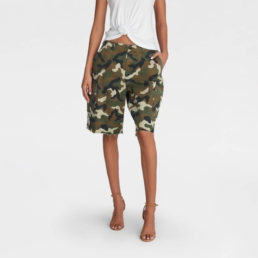 KBB‎ KAHLANA Target M Medium Mid-Rise The Cargo Shorts Camo Bermuda Twill Short
